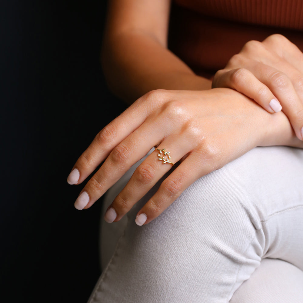 Elegant Minimalist Leaf Design Adjustable Ring Gold