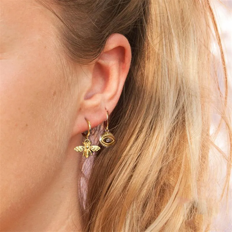 Queen Bee Buckle Hoop Earrings (Gold)